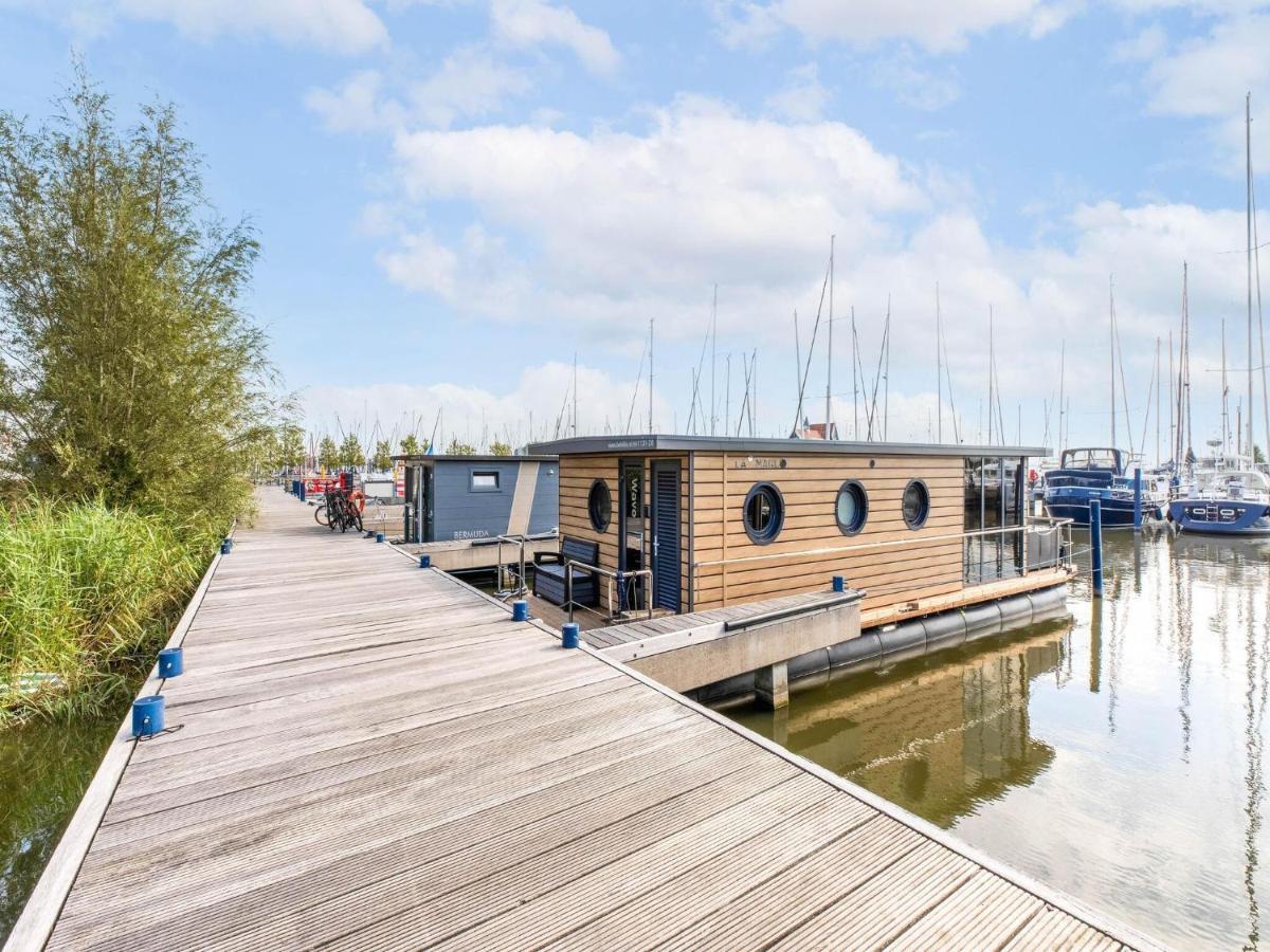 Comfortable Houseboat In Volendam Marina Hotel Buitenkant foto