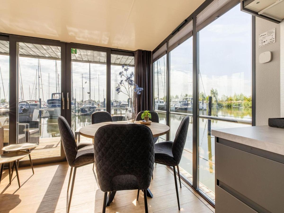 Comfortable Houseboat In Volendam Marina Hotel Buitenkant foto