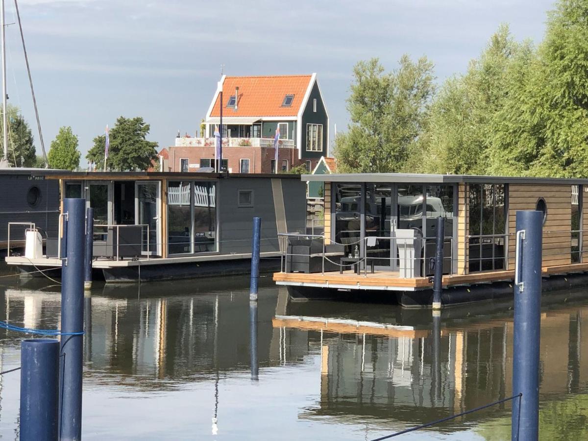 Comfortable Houseboat In Volendam Marina Hotel Buitenkant foto